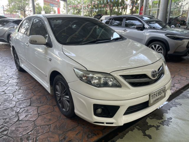 รถ Toyota Altis 1.8 TRD Sportivo สี ขาว