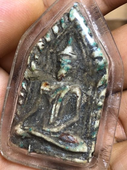 พระขุนเเผนกระเบื้องเคลือบ มีคราบสนิมเขียวลวดถักใช้งาน ซ่อมชำรุดเก่าๆโบราณ เนื้อเเกร่งเก่าผุกร่อนตามกาลเวลาเนื้อสวยมีเสน่  รูปที่ 3