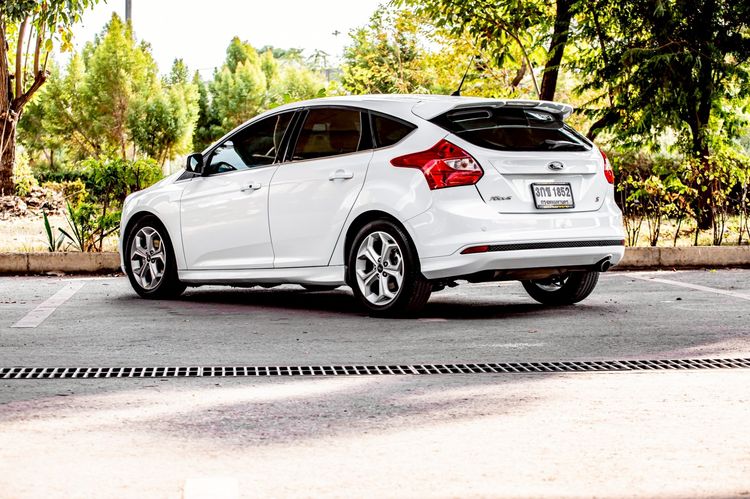 Ford Focus 2014 2.0 Sport Plus Sedan เบนซิน เกียร์อัตโนมัติ ขาว รูปที่ 4