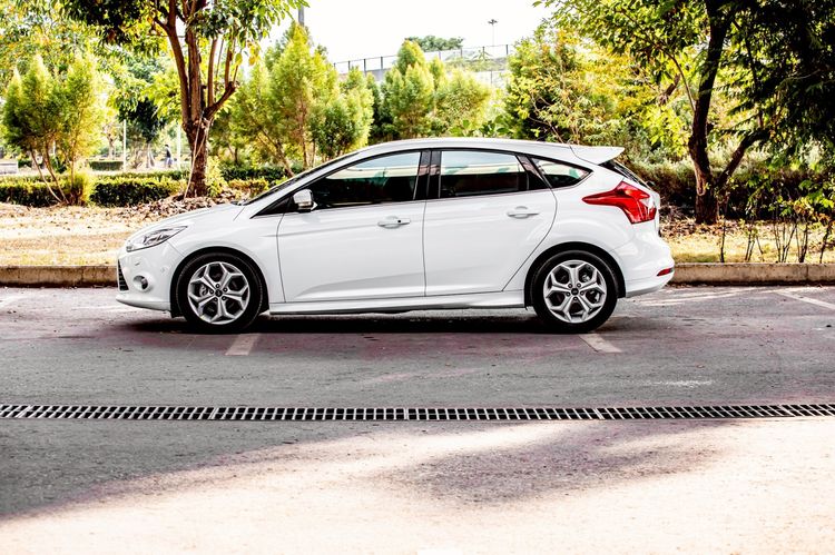 Ford Focus 2014 2.0 Sport Plus Sedan เบนซิน เกียร์อัตโนมัติ ขาว รูปที่ 3
