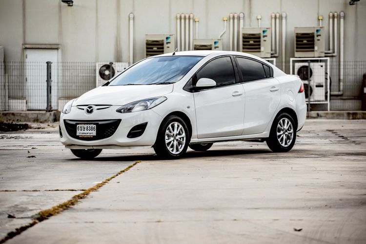 Mazda Mazda 2 2011 1.5 Groove Sedan เบนซิน เกียร์อัตโนมัติ ขาว รูปที่ 2