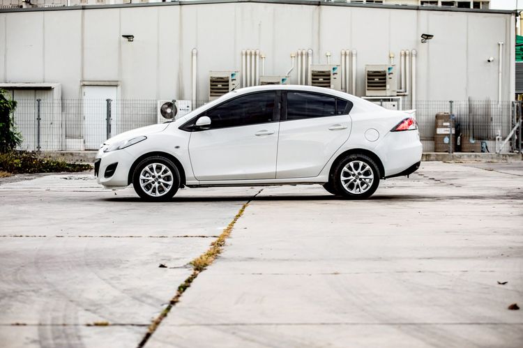 Mazda Mazda 2 2011 1.5 Groove Sedan เบนซิน เกียร์อัตโนมัติ ขาว รูปที่ 4