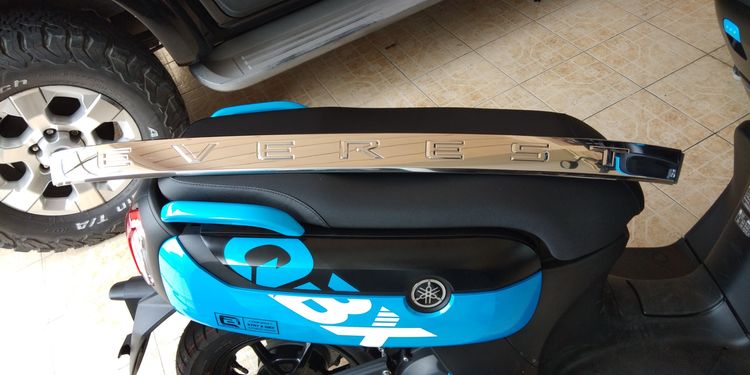 ขายคิ้วฝากระโปรงท้าย เอเวอร์เรส ของแท้ มือ2 สภาพดีใหม่ ราคาถูกๆ 400 บาทเท่านั้น รูปที่ 2