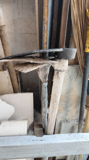 ขายจอบด้ามไม้ 2 ชุด ด้ามเหล็ก 1 ชุด และ พลั่วแทงดินด้ามไม้ 1 ชุด มือสอง รวม 4ชุด ขายเหมารวมถูกๆ ราคา 300บาทเท่านั้น ( ต้องมารับของเองเท่านั้ รูปที่ 2