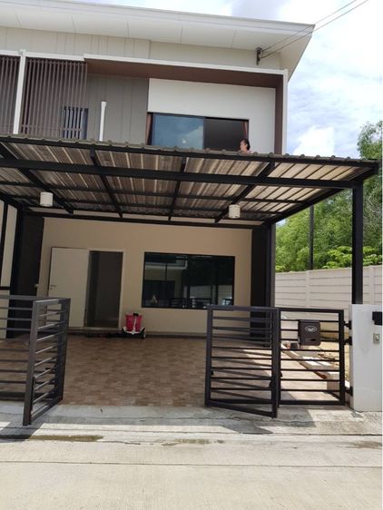 2016 มีบางส่วน ให้เช่าทาวน์โฮมติดถนนแอร์ทั้งหลัง