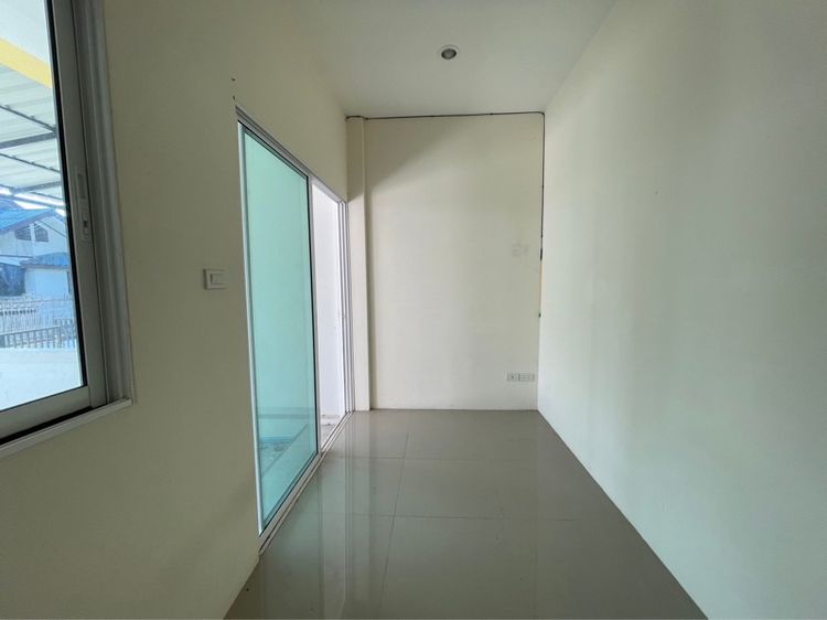 มีบางส่วน 2021 ทาวน์โฮม พร้อมผู้เช่าราคาต่ำล้านประเมินเกินล้าน รูปที่ 3