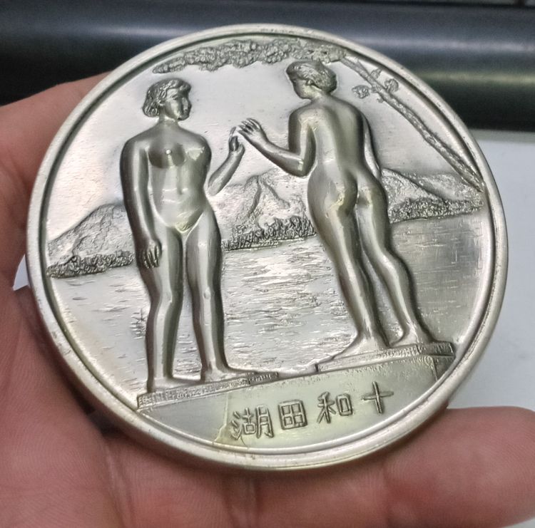 3002-เหรียญที่ระลึกประเทศญี่ปุ่น ไม่ทราบเนื้อ และรายละเอียดการสร้าง มีน้ำหนักมาก เหรียญใหญ่ขนาดเส้นผ่าศูนย์กลางประมาณ 3 นิ้ว รูปที่ 5