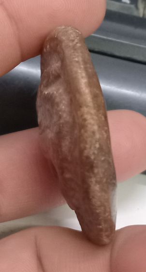 3006-สิงห์เนื้อดินหลวงพ่อกวย วัดโฆสิตาราม หลังยันต์ ขนาดเส้นผ่าศูนย์กลางประมาณ 2 นิ้ว รูปที่ 11