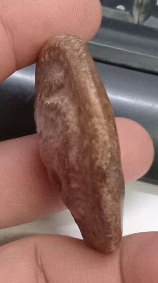 3006-สิงห์เนื้อดินหลวงพ่อกวย วัดโฆสิตาราม หลังยันต์ ขนาดเส้นผ่าศูนย์กลางประมาณ 2 นิ้ว รูปที่ 16