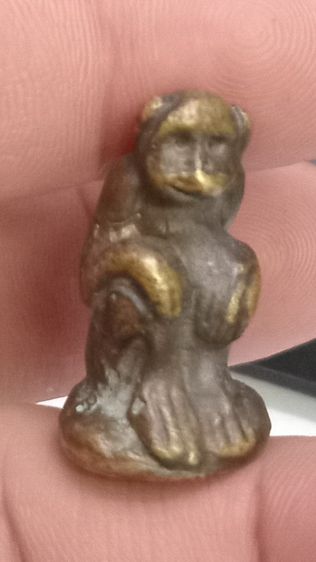 3007-เครื่องรางรูปหล่อลิงนั่ง เนื้อทองเหลืองเก่า ไม่ทราบที่ รูปที่ 13
