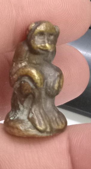 3007-เครื่องรางรูปหล่อลิงนั่ง เนื้อทองเหลืองเก่า ไม่ทราบที่ รูปที่ 18