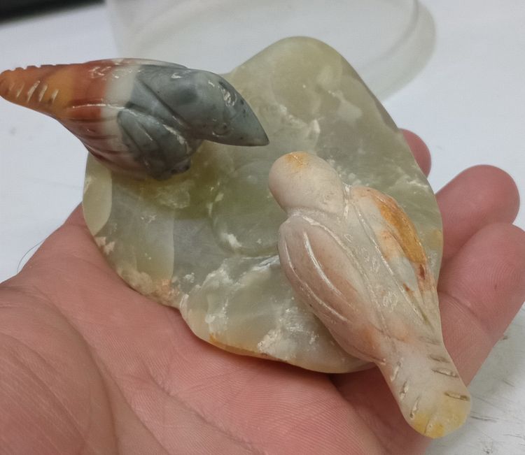 3015-นกสาริกาคู่เนื้อหินแกะ หลวงพ่อสนิท วัดลำบัวลอย ขนาดความกว้างสุด 4.5 นิ้ว สูงรวมประมาณ 2 นิ้ว รูปที่ 15