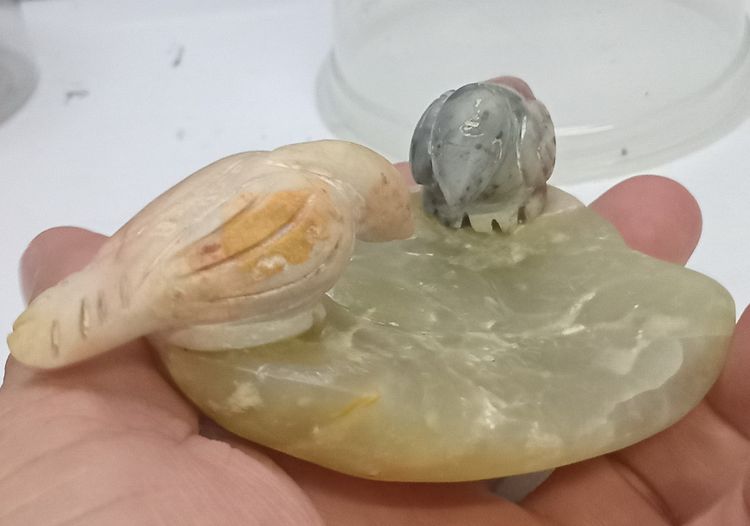 3015-นกสาริกาคู่เนื้อหินแกะ หลวงพ่อสนิท วัดลำบัวลอย ขนาดความกว้างสุด 4.5 นิ้ว สูงรวมประมาณ 2 นิ้ว รูปที่ 8