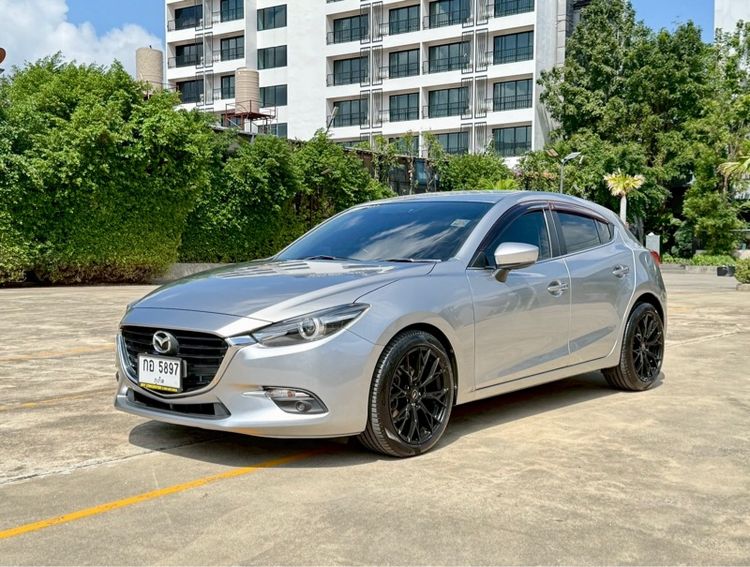 รถ Mazda Mazda3 2.0 SP Sports สี บรอนซ์เงิน