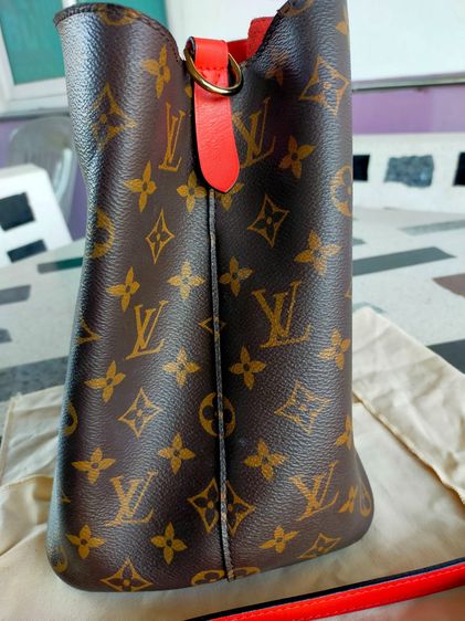 อื่นๆ ไม่ระบุ  Louis Vuitton NeoNoé MM มือสองสีแดง มือ 2