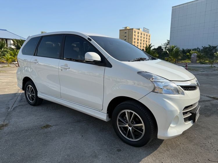 รถ Toyota Avanza 1.5 S สี ขาว
