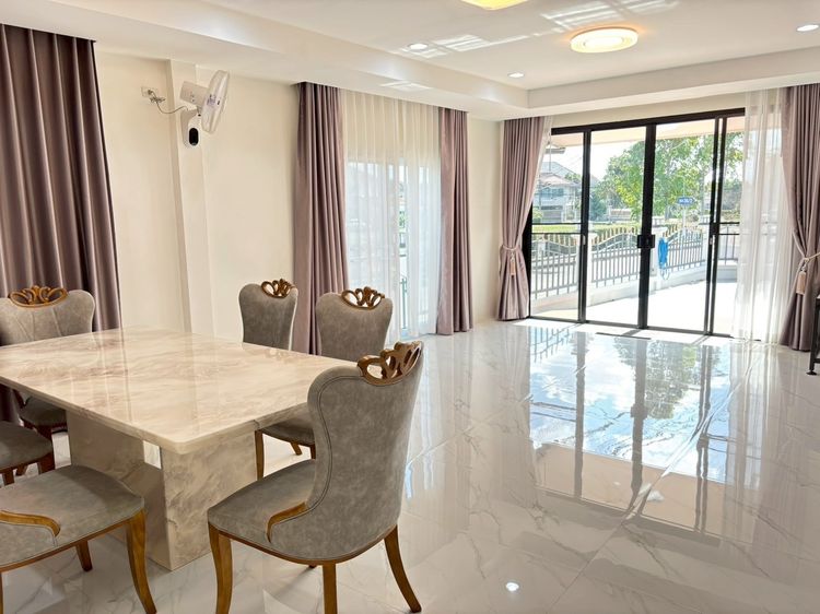 Property Perfect ตกแต่งครบ 2025 ให้เช่าบ้านพร้อมอยู่ 82 ตร.ว. 61,000 บาทต่อเดือน รวมค่าส่วนกลาง รูปที่ 3