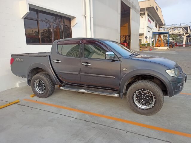 Mitsubishi Triton 2012 2.4 GLS Plus เบนซิน เกียร์ธรรมดา เทา