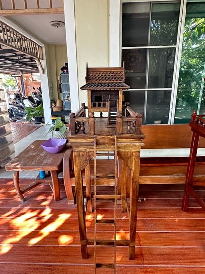 ศาลไม้สัก