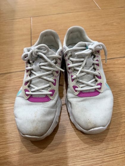 รองเท้า Nike