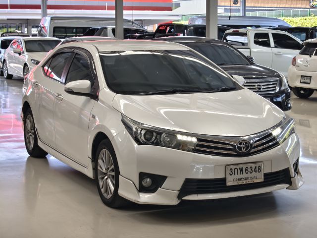 รถ Toyota Altis 1.8 V สี ขาว