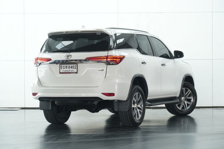 Toyota Fortuner 2015 2.4 V 4WD Utility-car ดีเซล ไม่ติดแก๊ส เกียร์อัตโนมัติ ขาว รูปที่ 4