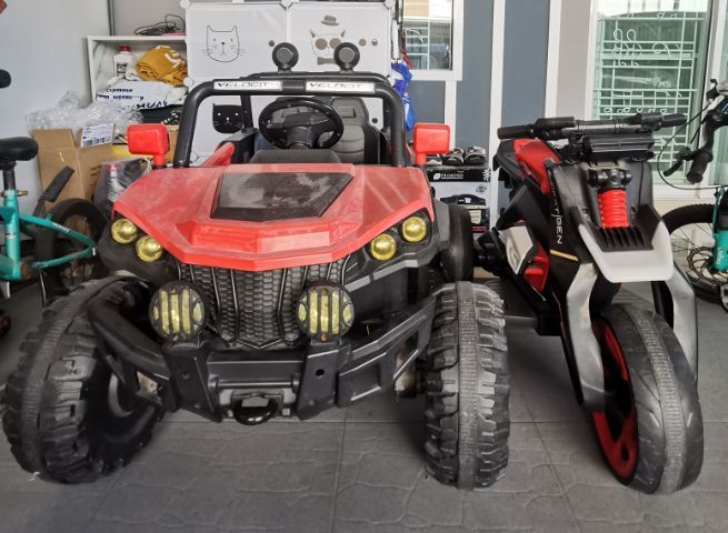 คันใหญ่​ใช้ใด้แต่ไม่มีรีโมทขาย1500บาทมีสายชาร์จ​
มอเตอร์​ไซ​ ใช้ใด้แต่แบตเตอรี่​เสื่อม(ซื้อแบตเตอรี่​ใหม่200กว่าบาทขาย1300บาทมีสายชาร์จ​