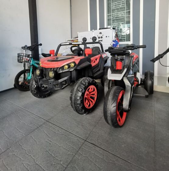 คันใหญ่​ใช้ใด้แต่ไม่มีรีโมทขาย1500บาทมีสายชาร์จ​
มอเตอร์​ไซ​ ใช้ใด้แต่แบตเตอรี่​เสื่อม(ซื้อแบตเตอรี่​ใหม่200กว่าบาทขาย1300บาทมีสายชาร์จ​ รูปที่ 3