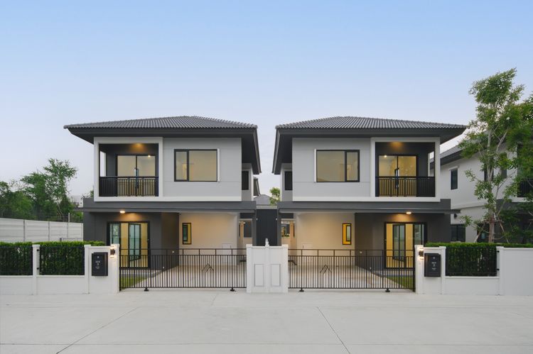 บ้านแฝด บริทาเนีย อมตะ พานทอง