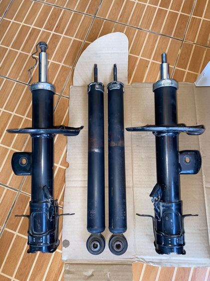 โช๊ครอบคัน Nissan Juke