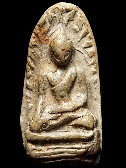 พระรอดลำพูนพิมพ์ใหญ่เนื้อดินครับ