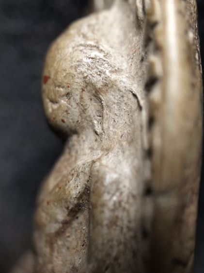 พระรอดลำพูนพิมพ์ใหญ่เนื้อดินครับ รูปที่ 6