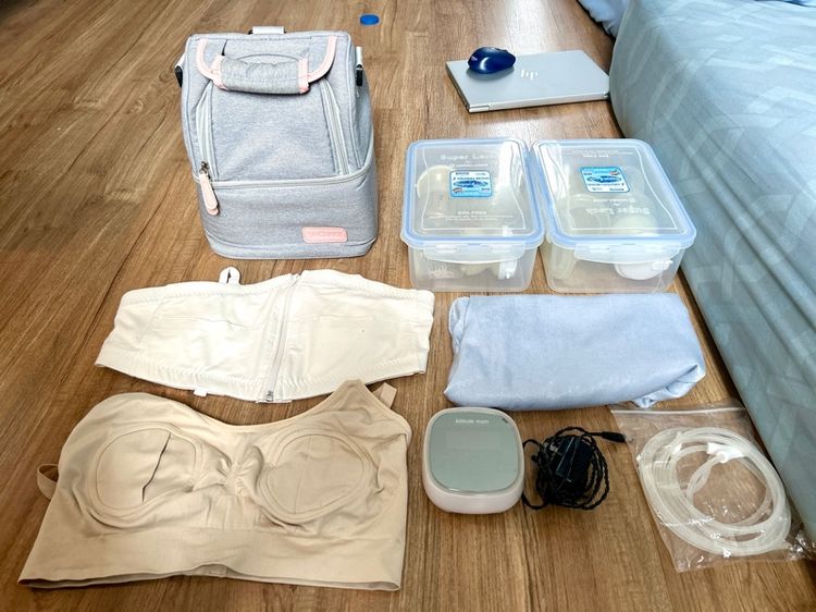 เครื่องปั๊มนม Attitude Mom (อุปกรณ์ครบพร้อมของแถม)