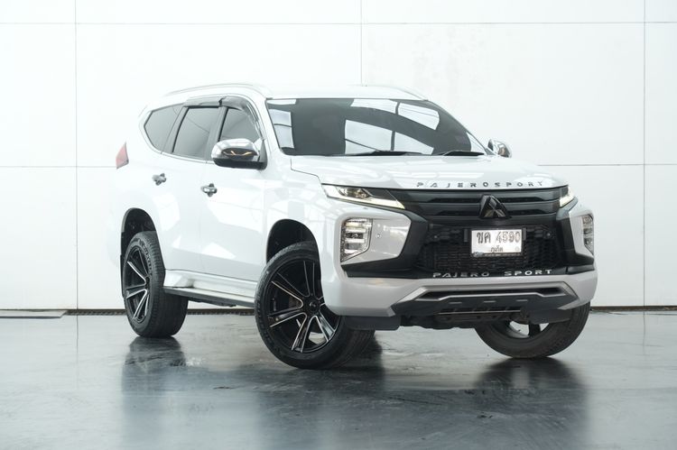 รถ Mitsubishi Pajero Sport 2.4 GT Premium สี ขาว