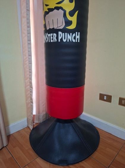 ต้องการขายกระสอบทรายตั้งพื้น ยี่ห้อ monster punch  ขนาดกลางสีแดง-ดำ  พื้นฐานแน่นไม่โยกเพราะมีถุงทรายใต้ฐาน  ไม่ค่อยได้ใช้  สภาพใหม่เอี่ยม รูปที่ 5