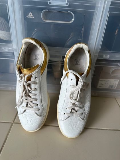 รองเท้าผ้าใบ หลุยส์