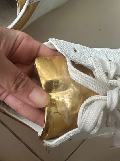 รองเท้าผ้าใบ หลุยส์ รูปที่ 5