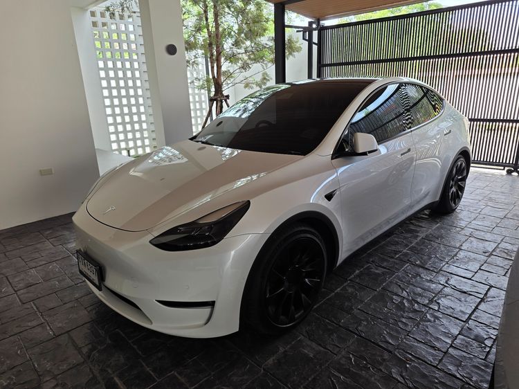 Tesla Model Y 2023 Long Range AWD Sedan ไฟฟ้า เกียร์อัตโนมัติ ขาว
