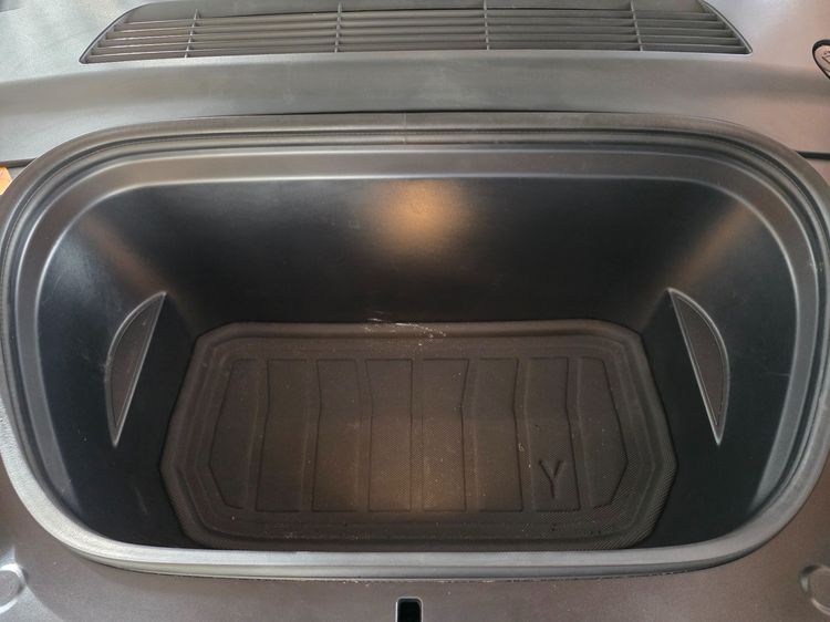 Tesla Model Y 2023 Long Range AWD Sedan ไฟฟ้า เกียร์อัตโนมัติ ขาว รูปที่ 3