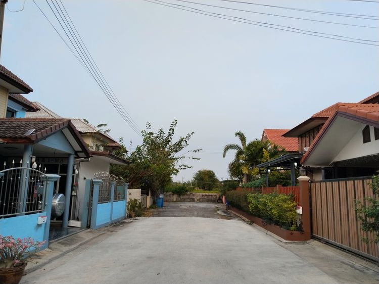 อื่นๆ มีบางส่วน สร้างเสร็จก่อน 2010 บ้านเดี่ยว 2 ชั้น 4 ห้องนอน 2 ห้องน้ำ ในหมู่บ้านไพรลดา อำเภอเมือง จังหวัดนครปฐม ใกล้จุดขึ้นลงทางด่วน m81 รูปที่ 3