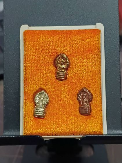 ชุดพระปรกใบมะขาม 3 องค์ รุ่นพูลสุข หลวงพ่อพูล วัดไผ่ล้อม นครปฐม ปี 2544 พร้อมกล่องเดิม