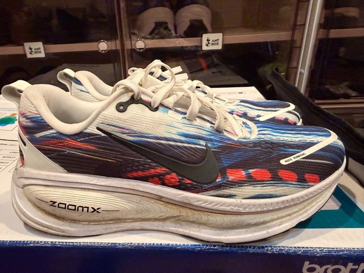 Nike ZoomX + React X VOMERO 18 SE สายซ้อมนุ่มเด้ง ลายพิเศษ ⚡ ไซซ์ US11 (29cm) รูปที่ 2