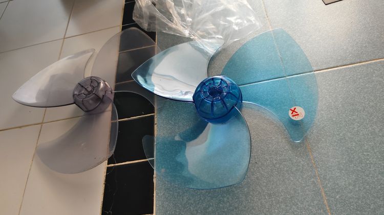 ขายใบพัดลม 16 นิ้ว 2 ใบ 100 บ.