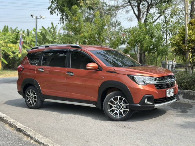 รถ Suzuki XL7 1.5 GLX สี ส้ม