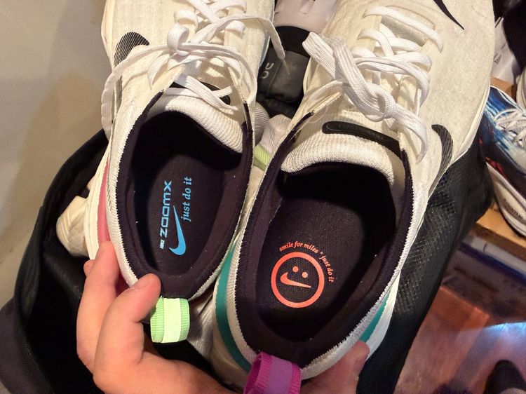 ✨ RARE Nike Invincible Run 3 Smile Edition - นุ่มเหมือนเหยียบเมฆ สภาพนางฟ้า ราคาแบ่งปัน รูปที่ 2