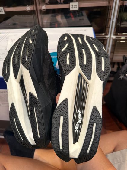 🖤 ULTRA RARE District Vision x New Balance SC Elite v4 - นิยามใหม่ของความเร็วและความเท่ รูปที่ 2