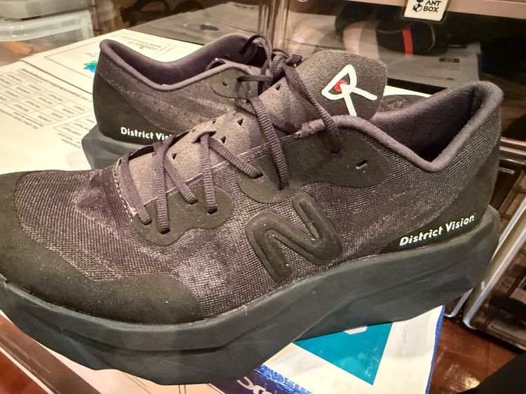 🖤 ULTRA RARE District Vision x New Balance SC Elite v4 - นิยามใหม่ของความเร็วและความเท่ รูปที่ 3