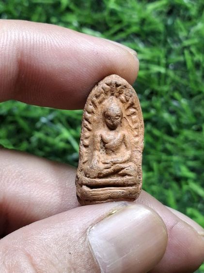 (ปิดแล้วครับ)พระรอดเนื้อดินเก่า