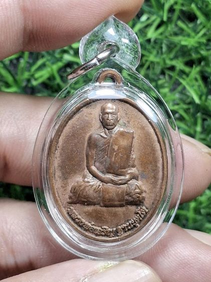 หลวงพ่อเจริญ อุดรธานี 2เหรียญประกบกันเลี่ยมรวมกันในกรอบ รูปที่ 2