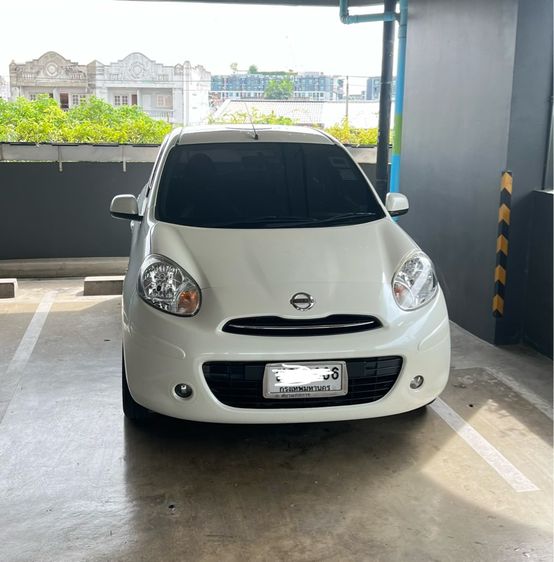 รถ Nissan March 1.2 E สี ขาว